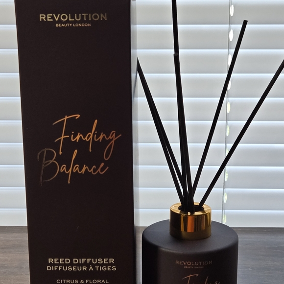 Revolution Other - Revolution‎ Black and Gold Reed Diffuser